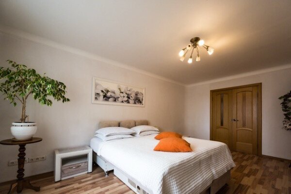 Продается квартира у метро Каменная горка!