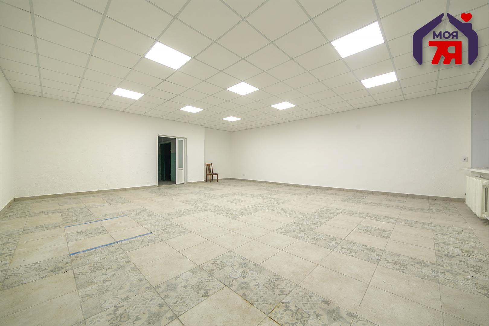 Shop 155 m² in Maladzyechna, Belarus