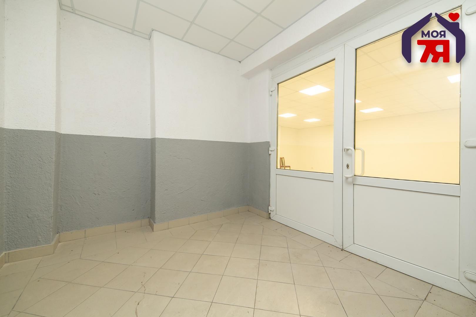 Shop 155 m² in Maladzyechna, Belarus