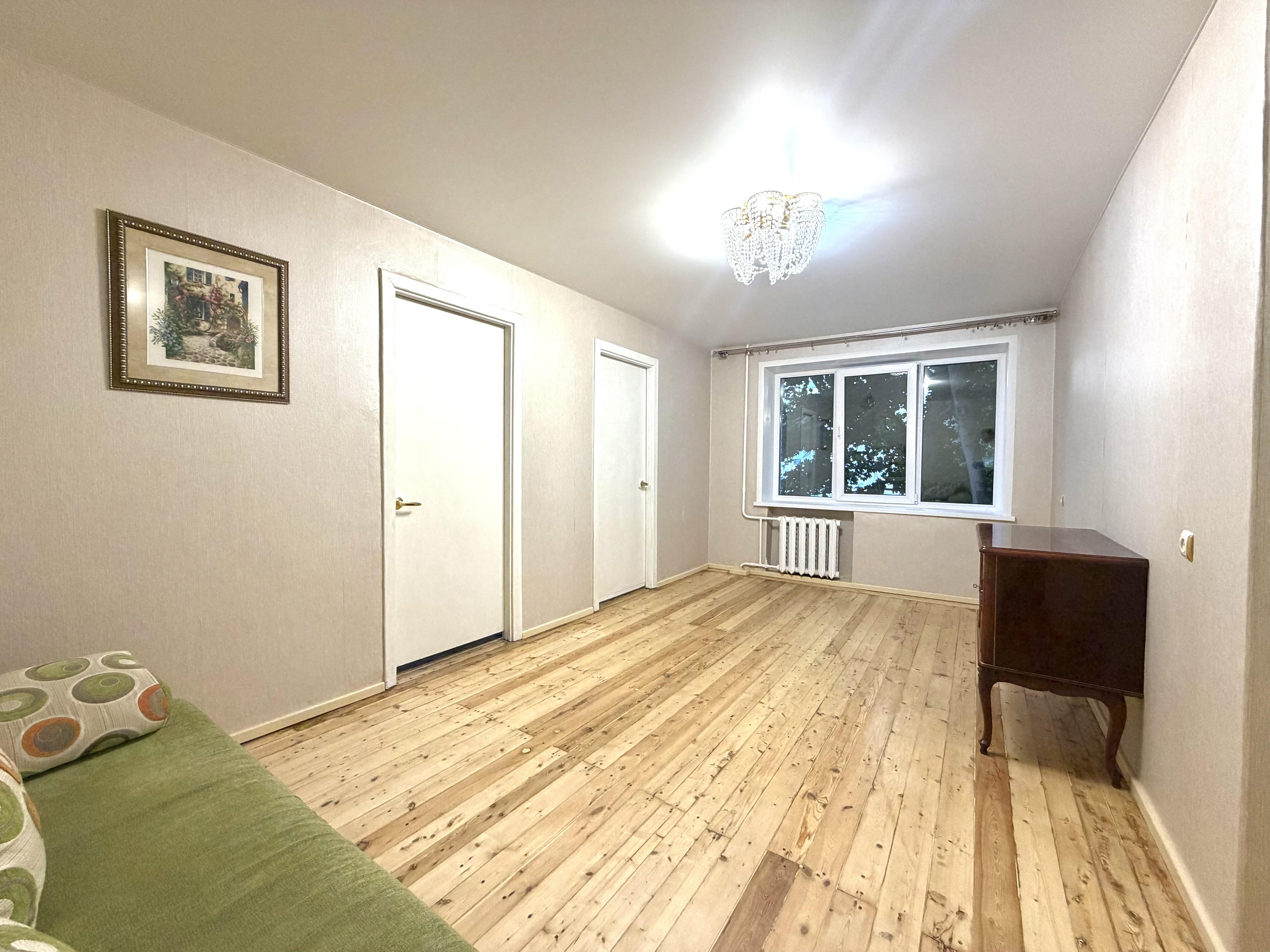 Продам 4-комнатную квартиру, ул. Аэродромная, 15, возле метро