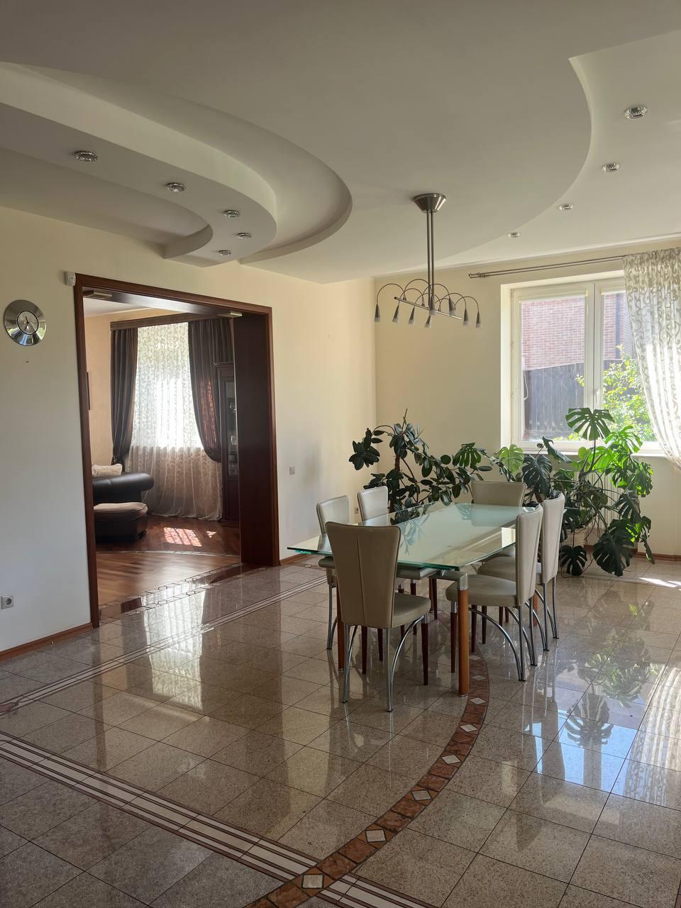 Dom 488 m² Tarasowo, Białoruś