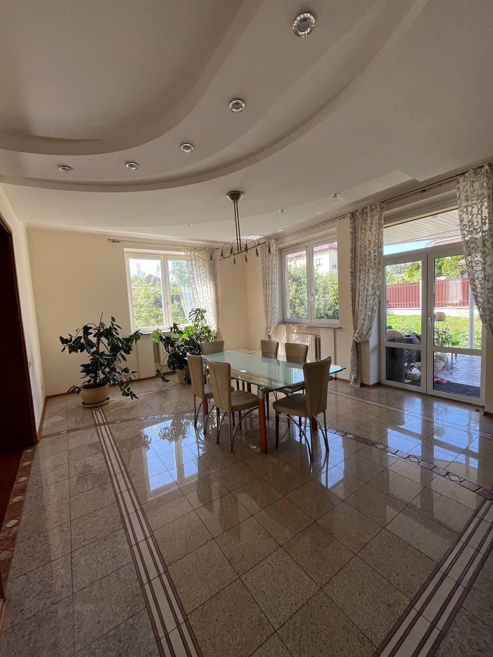 Dom 488 m² Tarasowo, Białoruś