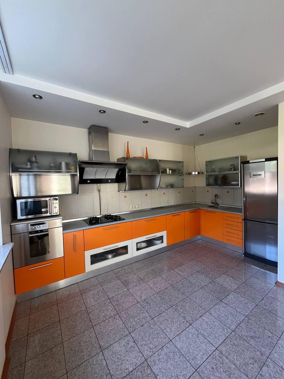 Dom 488 m² Tarasowo, Białoruś