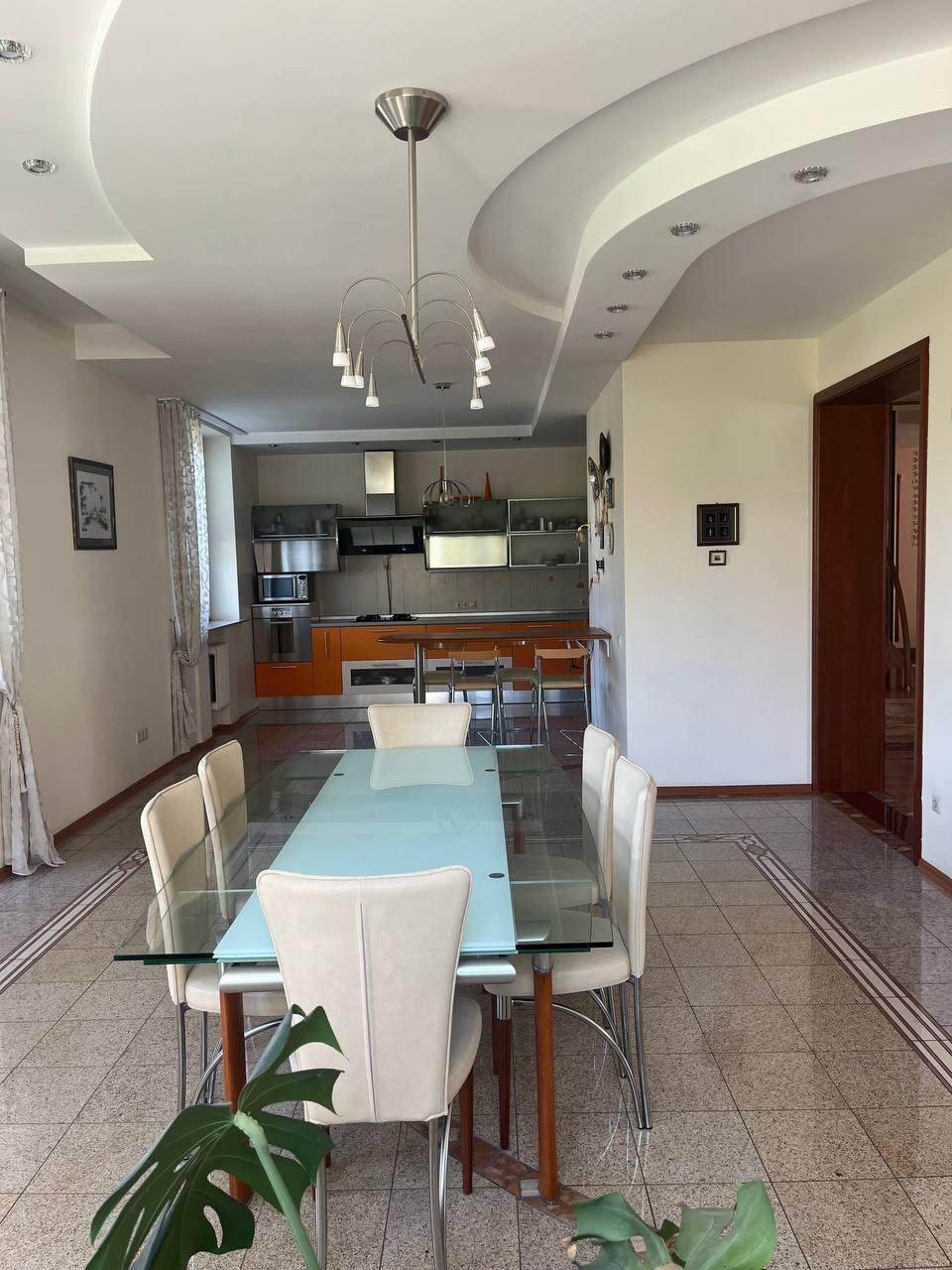 Dom 488 m² Tarasowo, Białoruś