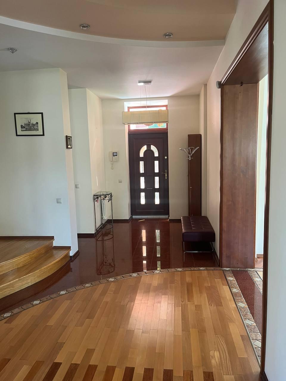 Dom 488 m² Tarasowo, Białoruś