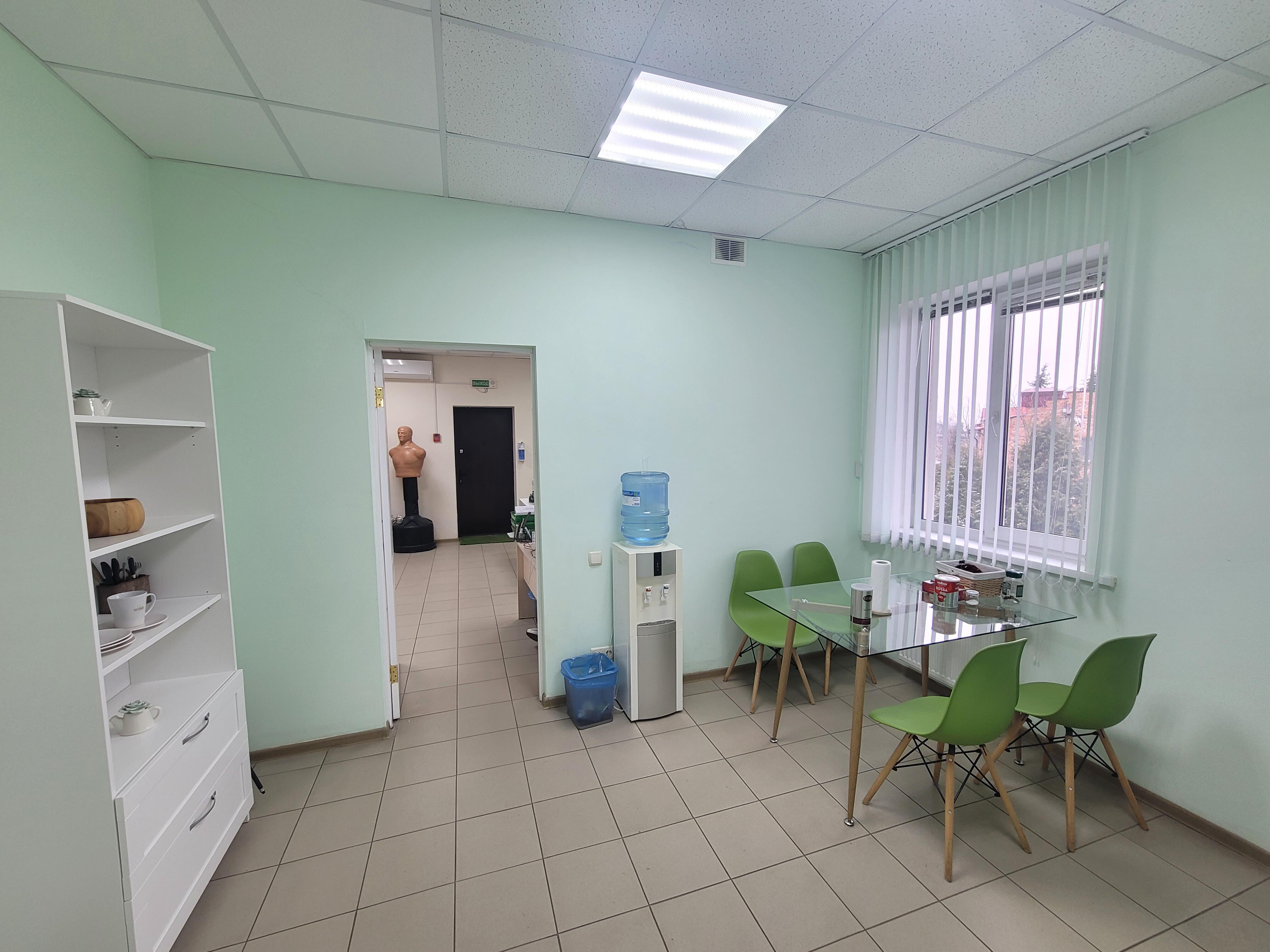 Office 1 255 m² in Papiarnianski sielski Saviet, Belarus