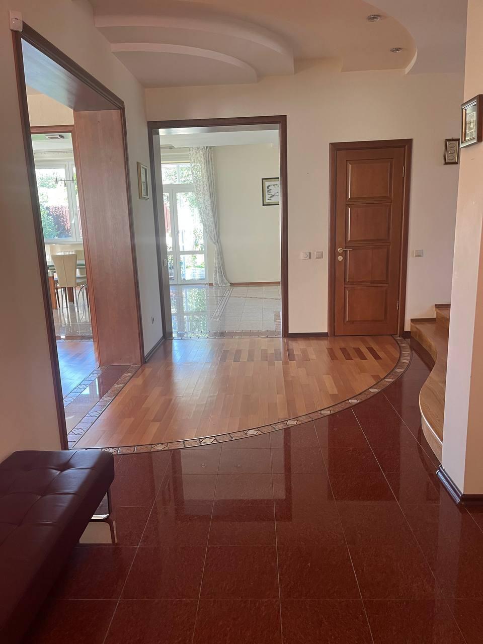 Dom 488 m² Tarasowo, Białoruś