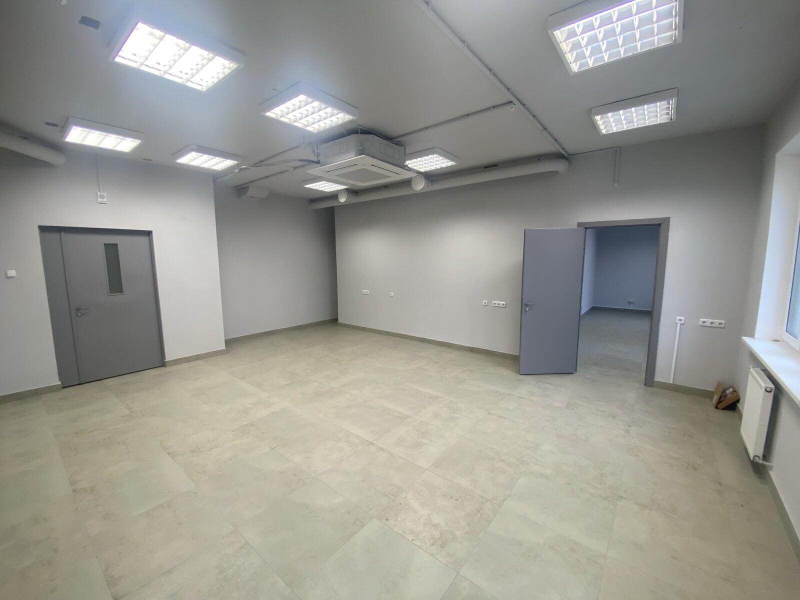 Oficina 4 habitaciones 40 m² en Minsk, Belarús