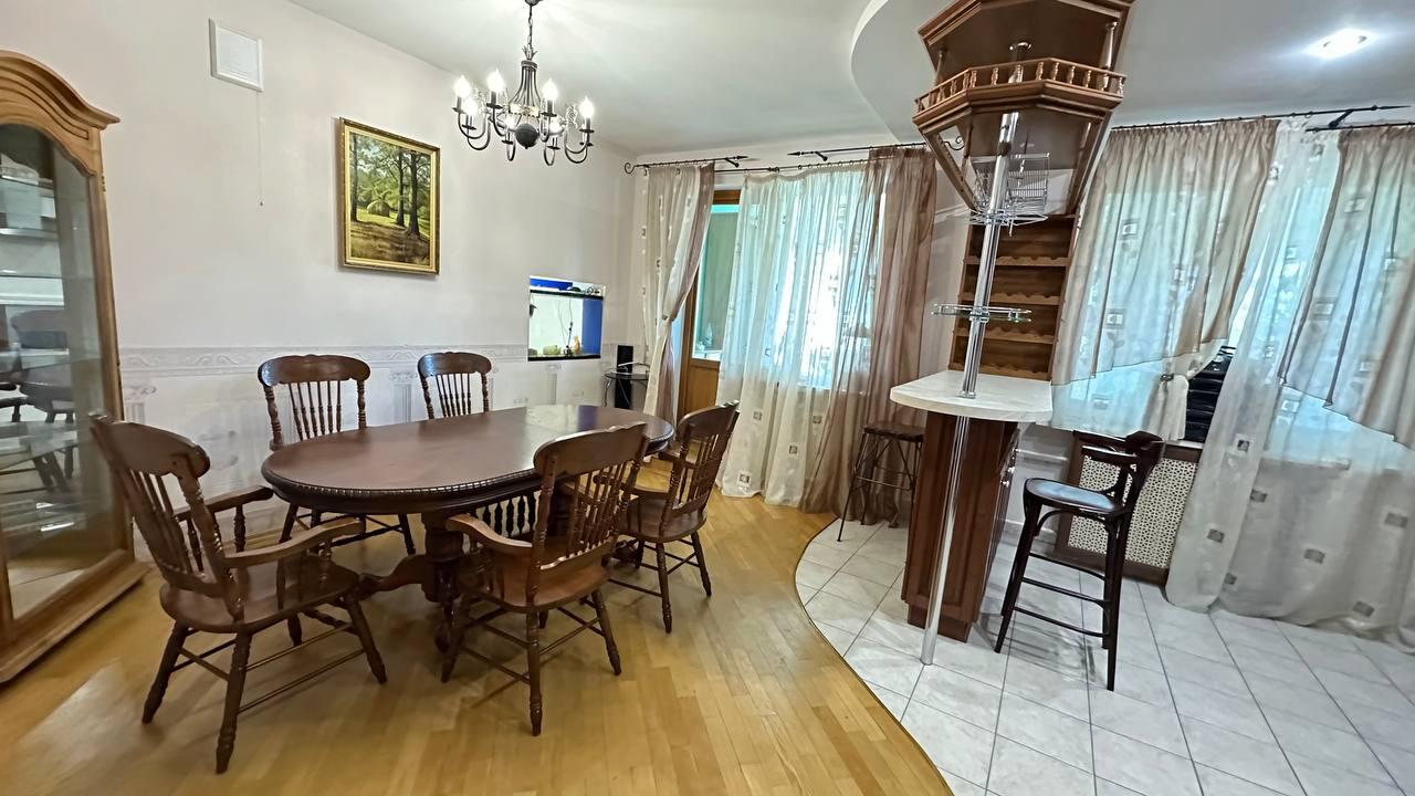 House 461 m² Minsk, Belarus