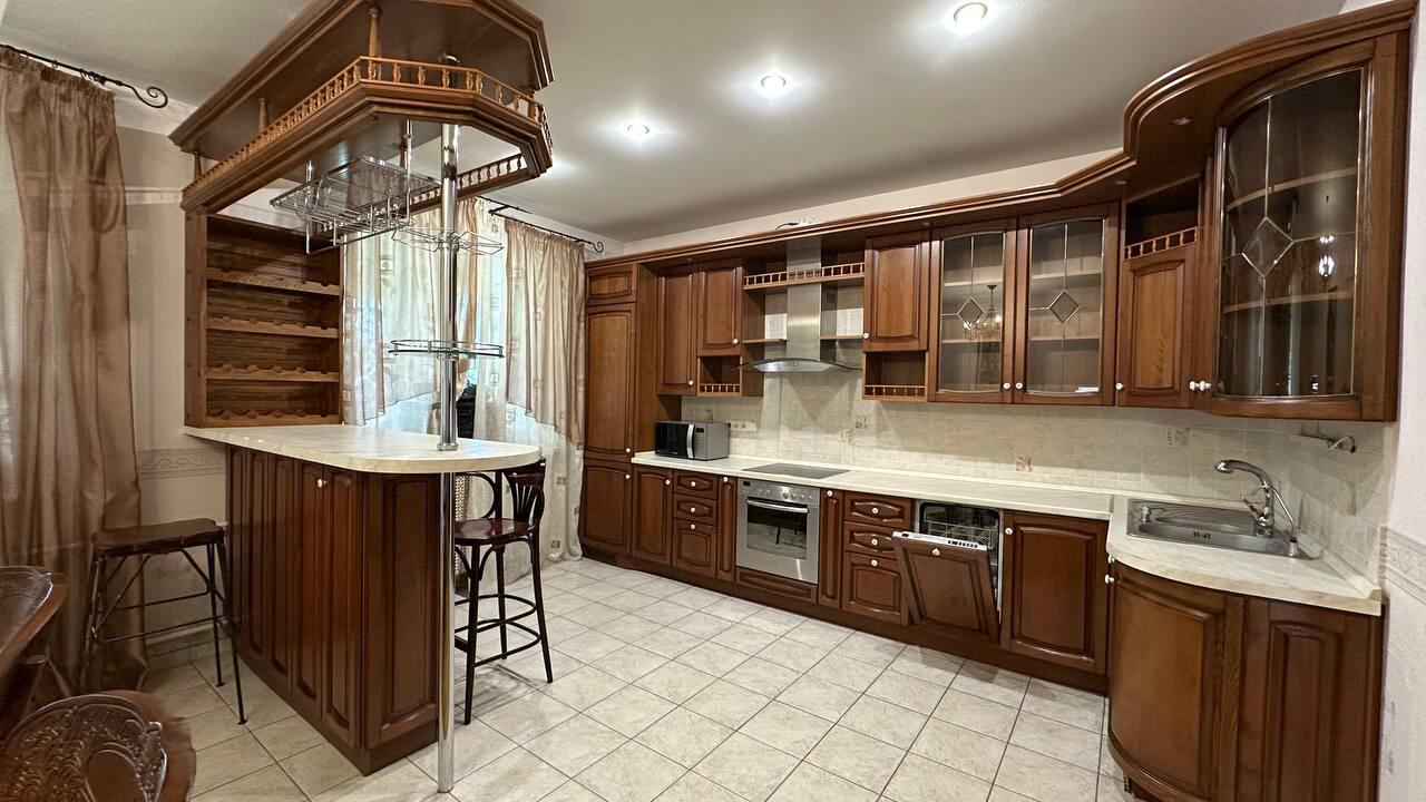 House 461 m² Minsk, Belarus