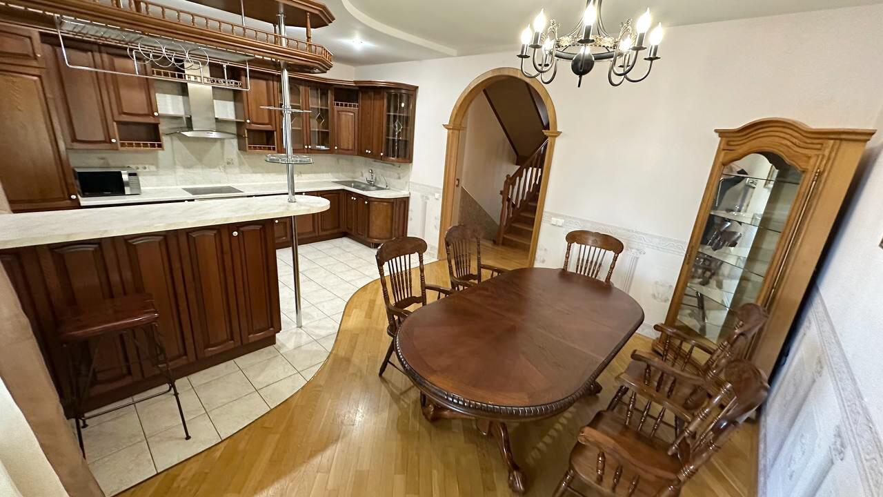 House 461 m² Minsk, Belarus