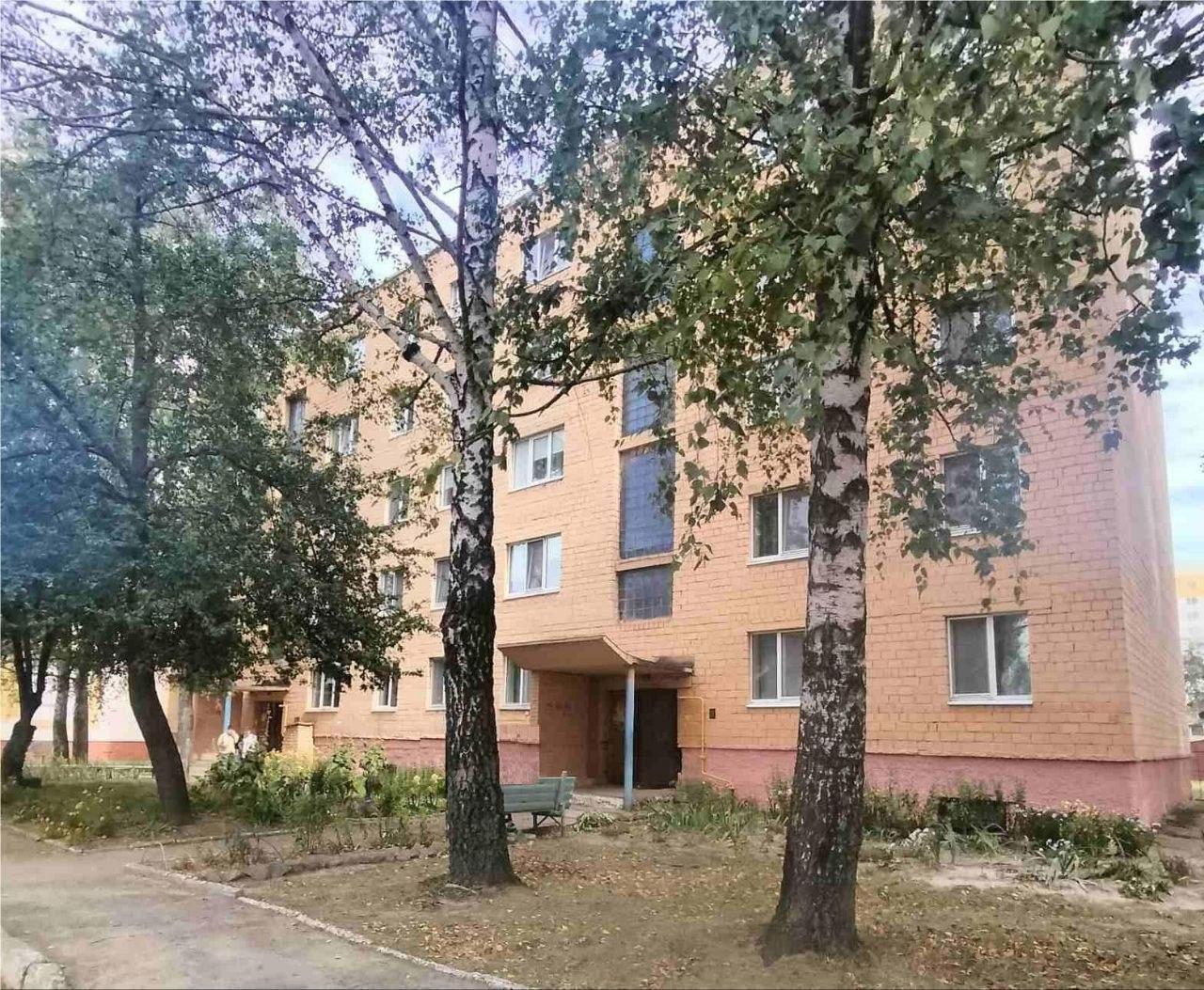  63м.кв., комнат 3, г. Жлобин (Ленинградская ул., 2)