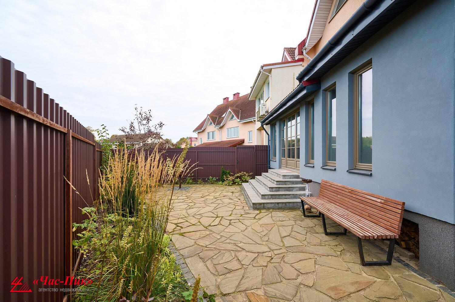 Shop 227 m² in Tarasava, Belarus