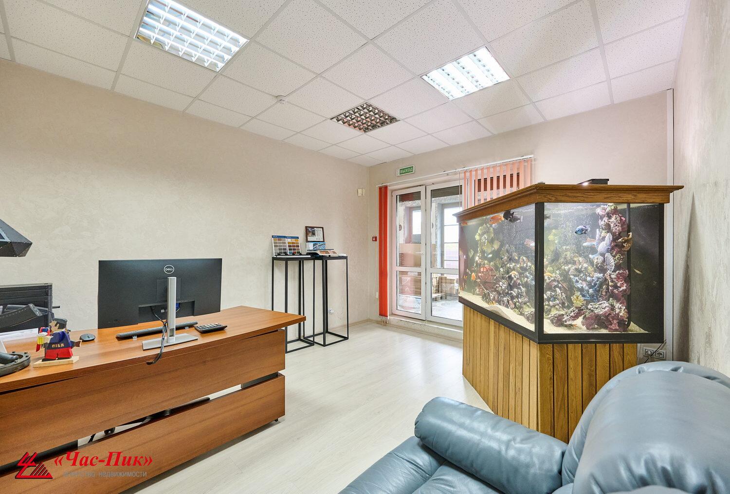 Shop 227 m² in Tarasava, Belarus