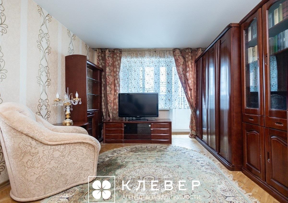 Продается просторная, уютная  3-х комнатная  квартира  по адресу Долгиновский тракт д. 44