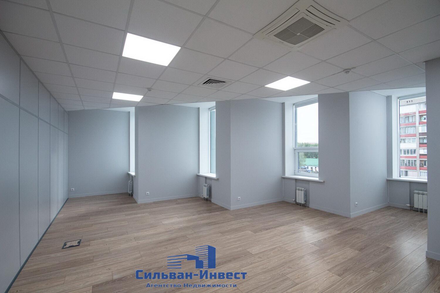 Büro 207 m² in Minsk, Belarus