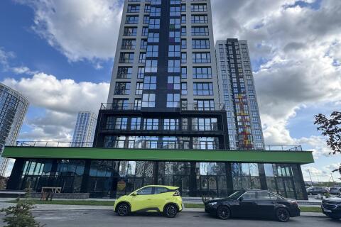 Сдается торговое помещение в Минск-Мир с потолками 4,4 м и 2 входами