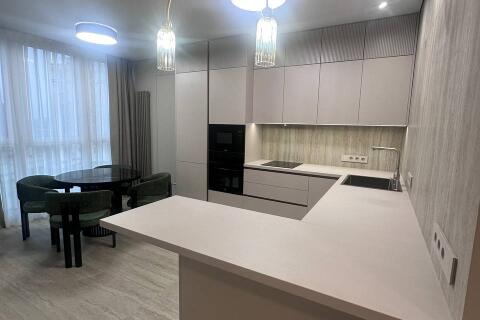 Сдаётся 2-комнатная с парко-местом возле парка и метро “Московская”!Макаёнка 12Е