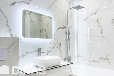 Трёхкомнатная квартира, по адресу: Мира 2