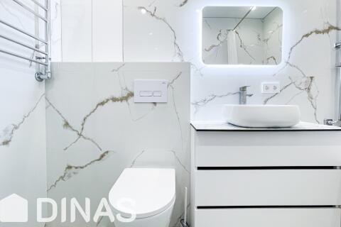 Трёхкомнатная квартира, по адресу: Мира 2