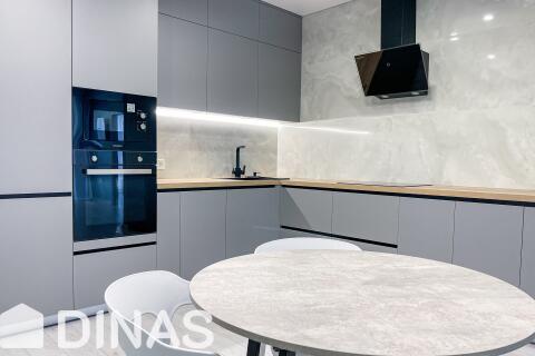 Трёхкомнатная квартира, по адресу: Мира 2